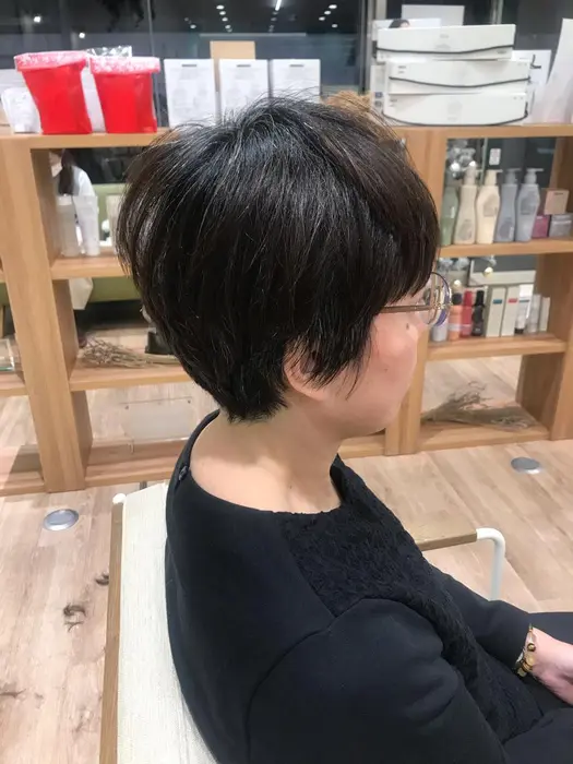 マッシュショート 大人女性 ハンサムショート モリオフロムロンドン 大宮店所属 Tomoe ヘアアレンジ のヘアカタログ ミニモ マッシュショート 大人女性 ハンサムショート モリオフロムロンドン 大宮店所属 Tomoe ヘアアレンジ のヘアカタログ ミニモ