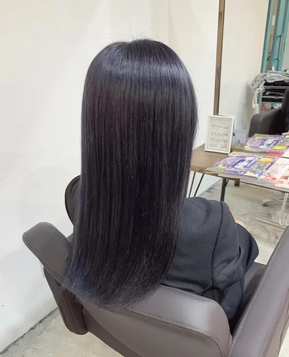 ダークブルーバイオレット 前回のベースを活かしたカラー ブリーチベースなので 深めの紫を Agu Hair Ism所属 Uran Inokuchiのヘア カタログ ミニモ