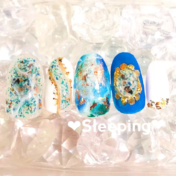 プラチナネイル ７ ９９０円 リゾートネイル 気分爽快 フットケアサロンすりーぴんぐ所属 しお のネイル デザイン ミニモ