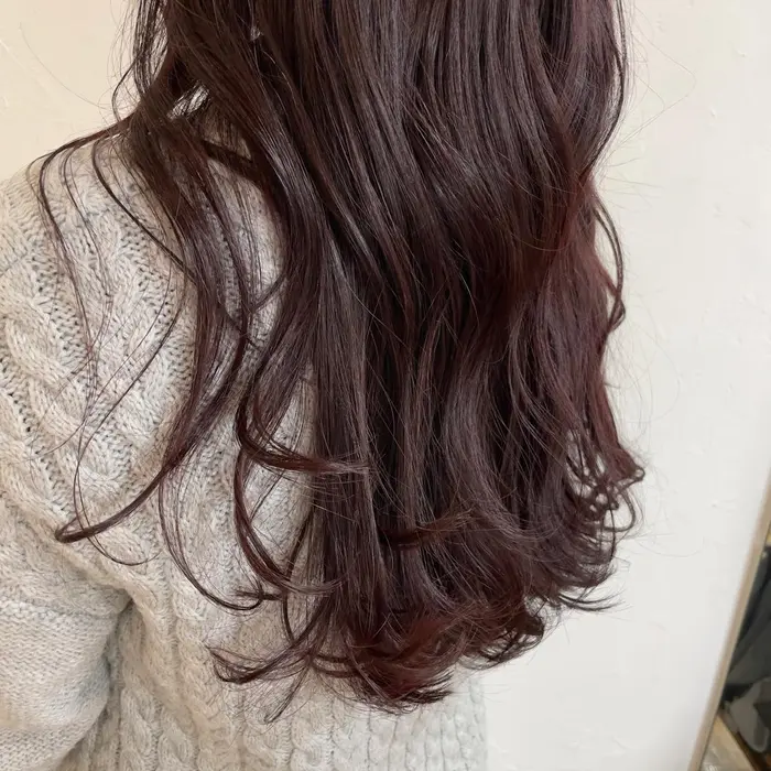 ロングヘアのゆるふわウェーブ ボルドーカラーで艶々に Pride Rise綾瀬店所属 飯沼 敏広のヘアカタログ ミニモ