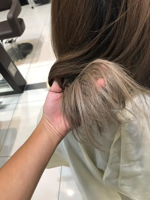 インナーカラー メイド高めのベージュ Mingle Yokohama ミングル Wing上大岡店所属 舘 カツミのヘアカタログ ミニモ