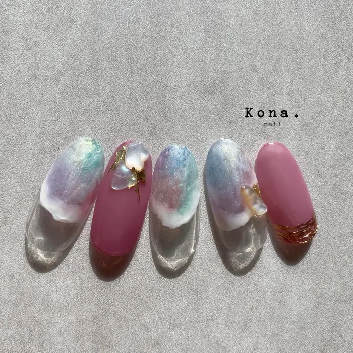 夏を先取りのシェルをイメージしたデザインです ピンクで可愛く仕上げても 他のカラーで思い切り華や Kona Nail所属 Kona Nail Erika のネイルデザイン ミニモ