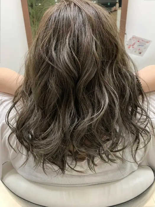 ブリーチあり グレージュカラー ステララヴェスト所属 石川 まどかのヘアカタログ ミニモ