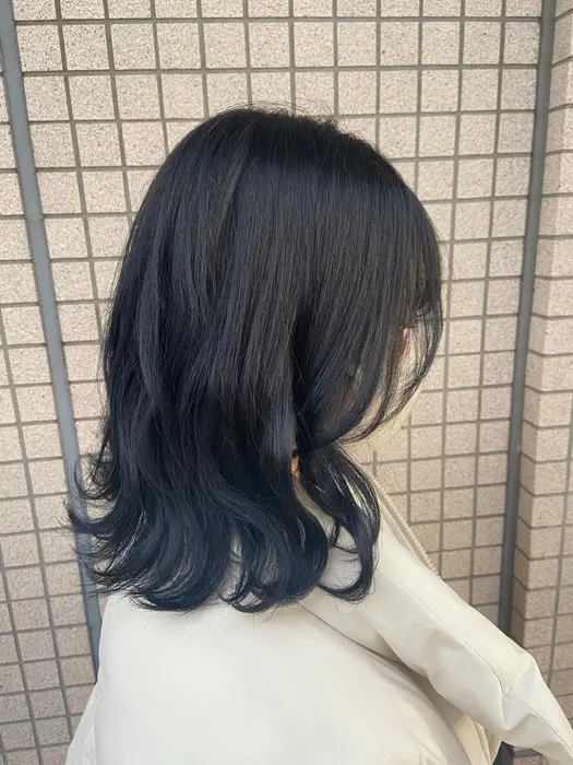 ミディアム 前島 優里のヘアスタイル