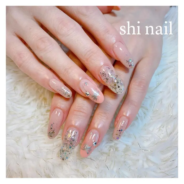 コーラルピンクご希望だったのでグラデーションに Monthly Design からお選び頂きますカ Shi Nail所属 Shi Nailのネイル デザイン ミニモ