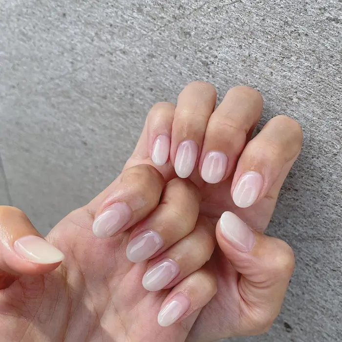 白グラデーションネイル｜Iu0027s New York nail所属・蜷 川のネイル 