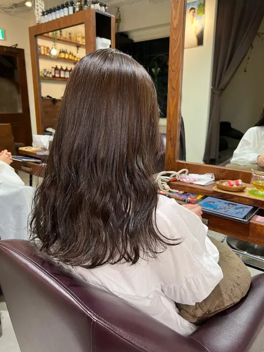 グレーベージュ 太陽光の下だとかなり透明感でます Chouchoute所属 冬に合うカラー Wamuのヘア カタログ ミニモ