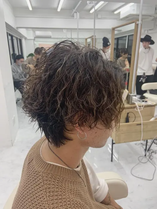ミディアムヘアーのツイストスパイラルです 周りとあまり被らなくて尚カッコいいスタイル Noa 所属 メンズセンターパート 銀納宇宏のヘアカタログ ミニモ