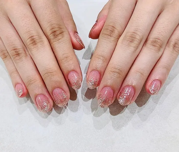 大人気ラメグラ Branc秋田中通店所属 藤本 りかのネイルデザイン ミニモ