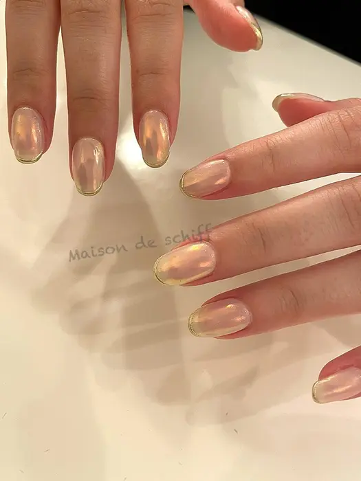 メタリックオーロラ ゴールドミラー細フレンチ キラキラ 艶つや な大人可愛い綺麗めdesign Maison De Schiff 所属 ネイリスト Manahaのネイルデザイン ミニモ