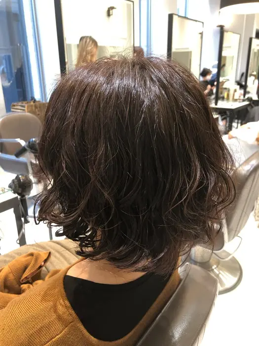 トリートメントでしっかりとケアすることで パーマも綺麗にかかるし 持ちも良くなりますよ Neolive Ginza所属 ニュアンスパーマ おおや ともみのヘアカタログ ミニモ