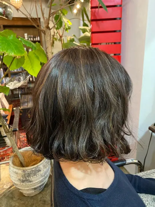 ハイライトをたっぷりと 白髪をおしゃれに目立ちにくくカラーはカーキで色落ちしても赤味が出づらいです Aletta所属 𓍲 Yamada Haruna 𓍱のヘアカタログ ミニモ