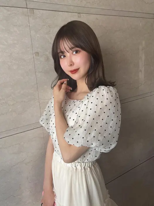 オリーブベージュにシースルーバング

