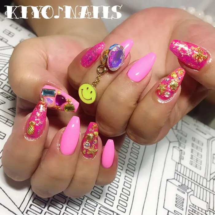Kirakira Toy Box 子供時代の遊び心は 大人になっても忘れずにいたい H様は Kiyo Nails所属 横浜個性派ネイル Kiyoの ネイルデザイン ミニモ