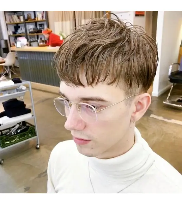 ハイトーンカラー マッシュショート The Remmy所属 お洒落メンズパーマ タカキリョウのヘアカタログ ミニモ