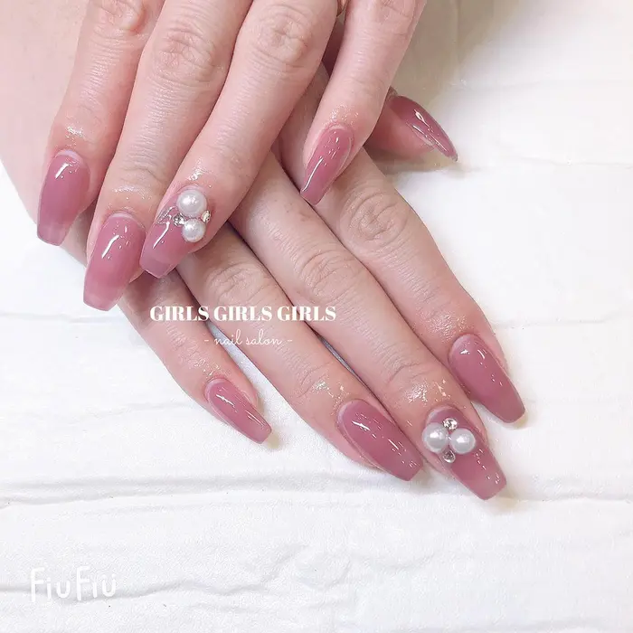 お客様 𝐍𝐚𝐢𝐥 ㅤㅤㅤㅤㅤㅤㅤㅤㅤㅤㅤㅤㅤ くすみピンクが可愛すぎる 透け感ネイル𓂃 Girls Girls Girls所属 Girls Girl S Girlsのネイルデザイン ミニモ