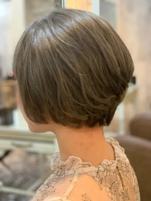 カットは 重さを残したショートボブ 多毛の方でもok カラーは ブリーチ後にn カラーのフォギーベ Romance Heart所属 伊藤 裕太 のヘアカタログ ミニモ