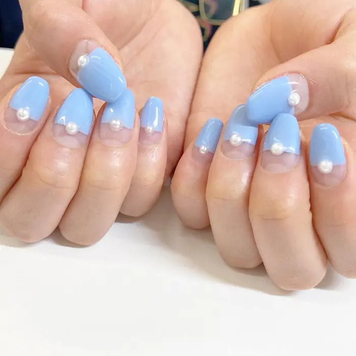 水色ストレートフレンチ Minami Nail所属 Haruka のネイルデザイン ミニモ