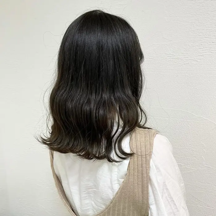 暗めなのに可愛い ディープオリーブ ブラウンを使わないので色落ちは少し早いですが Ash 八王子店所属 中口 楓茄のヘア カタログ ミニモ