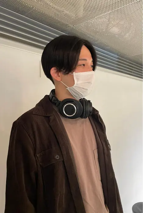 サラッと流れるセンターパートスタイル