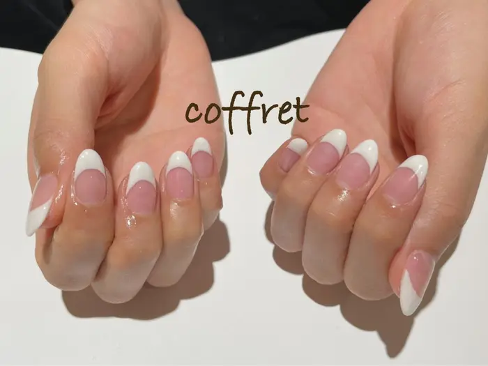 ジェルフレンチネイルのお客様 白の王道フレンチネイル やっぱり可愛いですね フレンチは今年カ ブレスコフレあべの店所属 小山 穂波のネイルデザイン ミニモ
