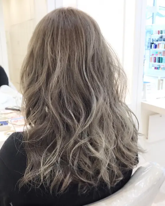 ライムグレージュ アッシュ系 グレージュ系カラーにするなら僕にお任せください 必ず素 Ash自由が丘所属 髪質改善専門 店長 西村祐哉のヘアカタログ ミニモ