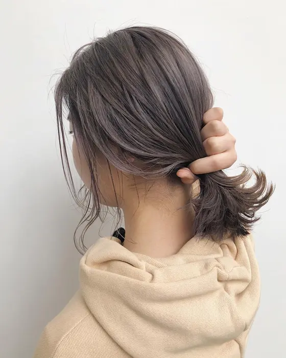 赤み消した透明感カラーならお任せ下さい 日本人の地毛は赤茶色で出来てる事が多いので 普通にカ U Realm所属 店長 安達 優生のヘアカタログ ミニモ