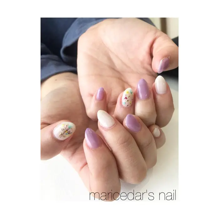 花束300 ちりばめ0 白 薄い黄色 8 クリア パープル 864 244 クリア Maricedar S Nail所属 杉浦 麻理子のネイル デザイン ミニモ