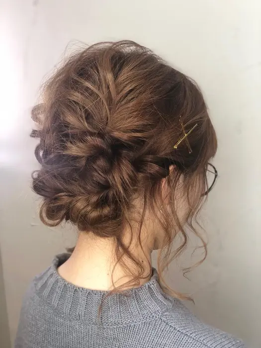 くるりんぱまとめあげ Cuteアレンジ カチューシャや大きめアクセを つけるのがおすすめ Ash 下北沢所属 中上彩花 縮毛矯正 艶髪質改善のヘアカタログ ミニモ