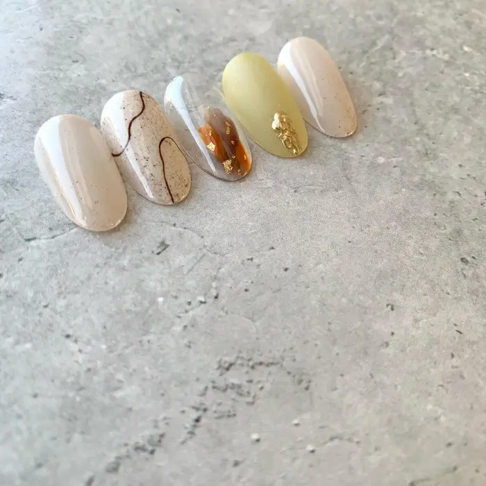 デザインコース新作 久しぶりに新作を𓅫 新色グリーンと オレンジカラー 砂ジェル うねう Nail Atelier Juu ジュー 所属 Nail Atelierjuuのネイルデザイン ミニモ