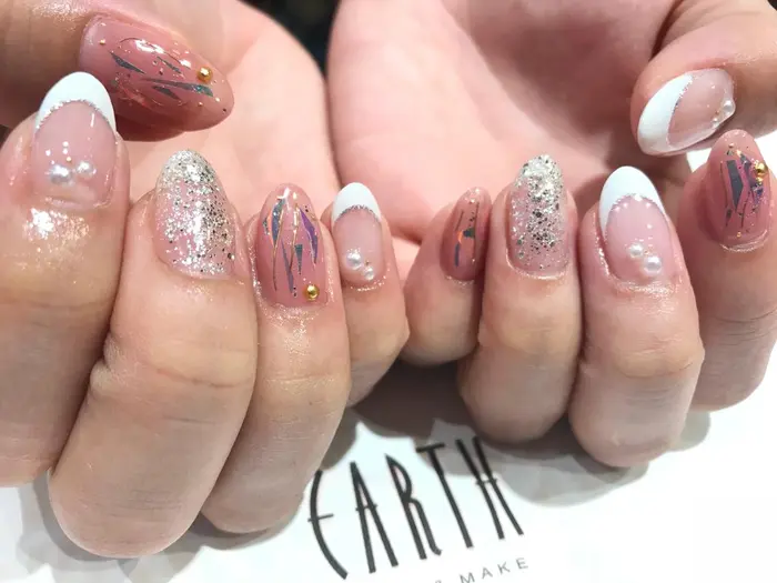 フレンチにオーロラのホログラム Earth所属 Earth甲府昭和 福島夏奈のネイルデザイン ミニモ