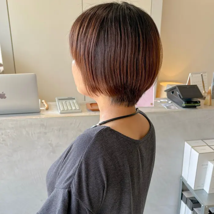 丸みショート

重さの中に抜け感をプラスして、柔らかい質感に
首がすら?...