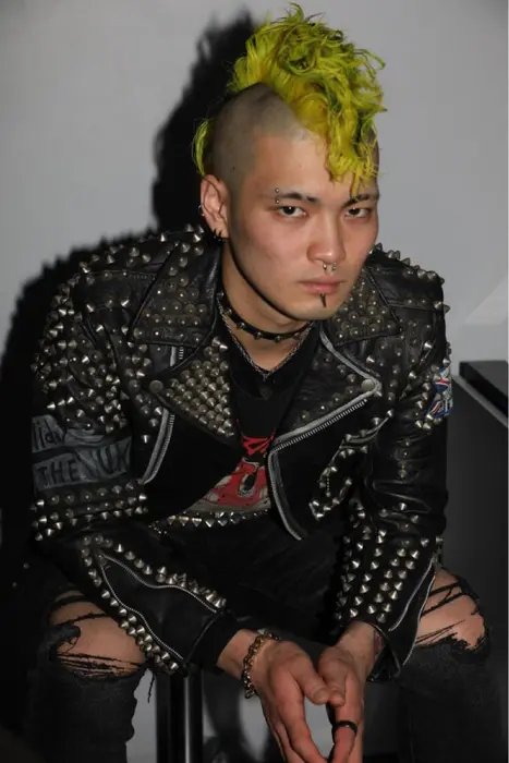 モヒカンとベースイエローにポイントで黒を入れたパンクスタイル The White Note所属 馬場 正宗のヘア カタログ ミニモ