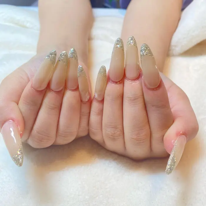 No 51 スカルプ 肌なじみの良いカラーをベースに 下が透けないくらいの薄さで塗ることによ Nail Salon R所属 Nailsalon Rの ネイルデザイン ミニモ