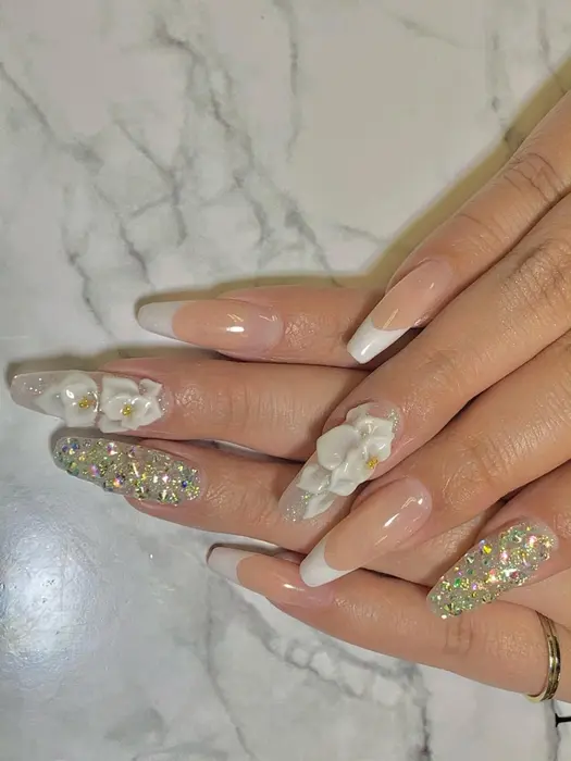 ちょっと派手にしてみたい方に スカルプチュア スカルプ ラメ シルバー 埋めつく Wing Heart所属 H Nanaのネイルデザイン ミニモ