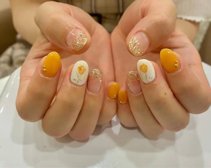 秋カラーでお任せネイル Quatro青葉台所属 安藤 彩乃のネイルデザイン ミニモ