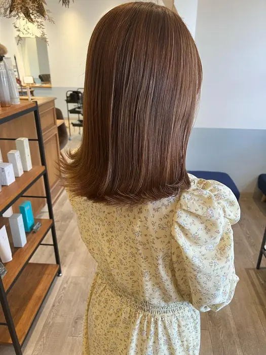 ミディアムヘア ぷつんとカット 伸ばし中の方でも毛先を整えるだけで まとまりが変わります Melt所属 Ayana ブリーチ カラー ショートボブのヘアカタログ ミニモ