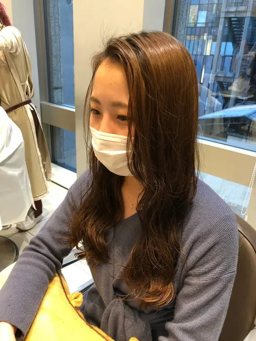 パーマがかかりにくい方もぜひご相談ください スタイリングの仕方伝授します ロングの柔らかウェーブパ Neolive Ginza所属 ニュアンスパーマ おおや ともみのヘアカタログ ミニモ