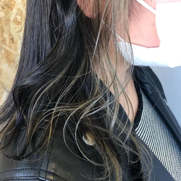 オリーブベージュ 坂場彩乃 さかばあやの プティパ 髪質改善 インナーカラー 縮毛矯正 Hair Design Petit Pas ヘアデザイン プティパ所属 坂場 彩乃のヘアカタログ ミニモ