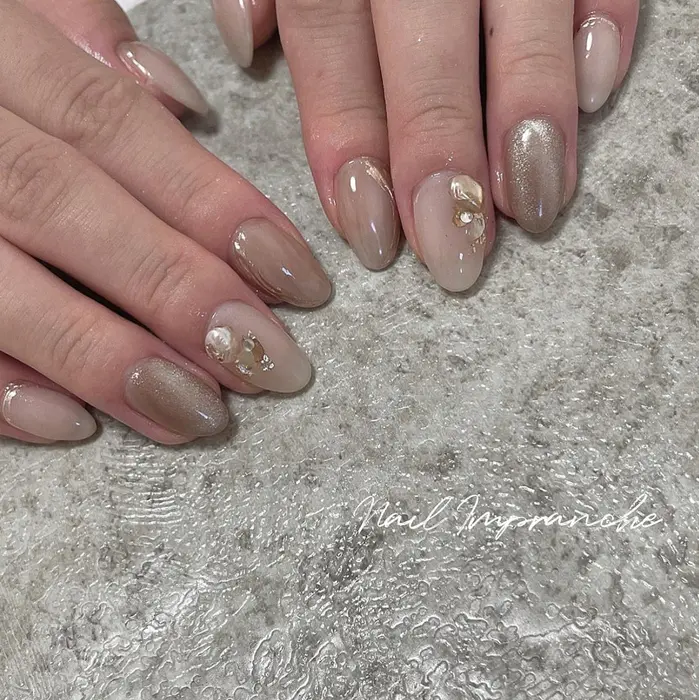 ブライダルネイル マグネットやミラー シェルなどを混ぜてキラキラに Nail Impranche所属 松井 亜由美のネイル デザイン ミニモ