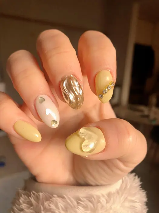 私の右手春ネイル先取り イエローネイル可愛いです すごくお気に入り 河内長野ネイ Nail Salon Saki所属 Sh Roomのネイル デザイン ミニモ
