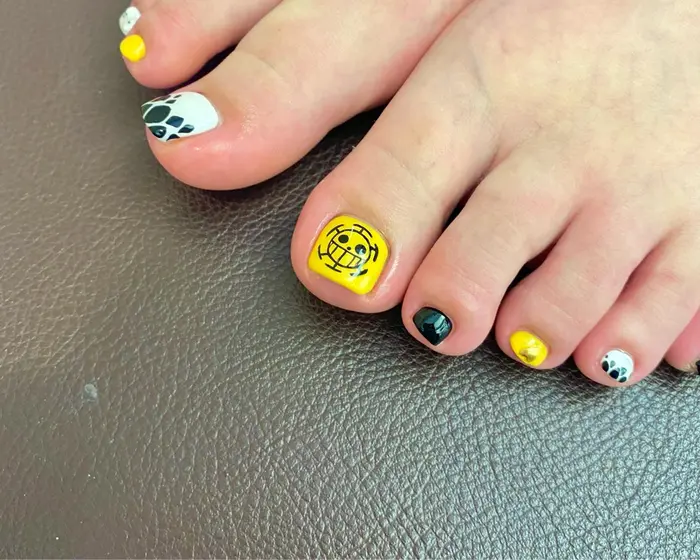 ワンピースのローのモチーフネイル Quatro青葉台所属 安藤 彩乃のネイルデザイン ミニモ