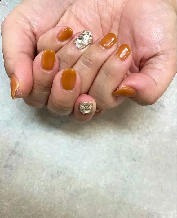キャメルカラー 埋め尽くし ファストネイルプラス新宿店所属 Fastnail Plus 新宿店のネイルデザイン ミニモ