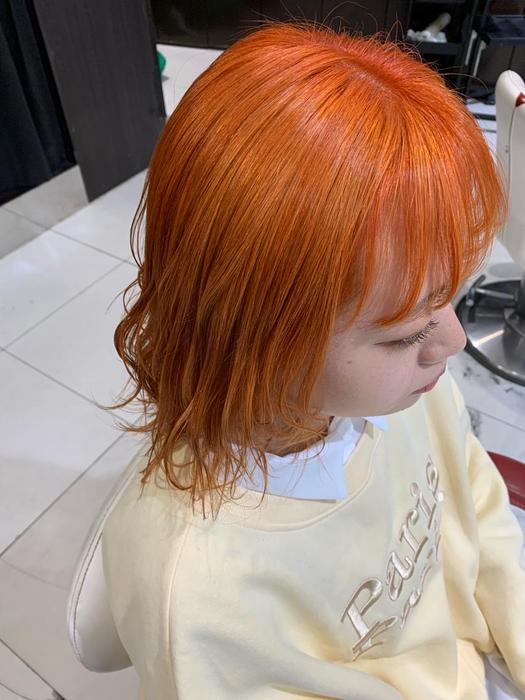 ビビットオレンジ ワンブリーチで綺麗に発色しやすい 髪質によります Hair Make Earth 川崎店所属 本間 昂人のヘアカタログ ミニモ