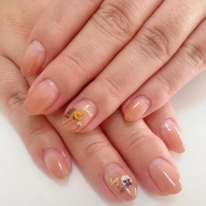秋冬ボタニカル グラデーション Y S Nail所属 ネイルサロン Y S Nailのネイルデザイン ミニモ