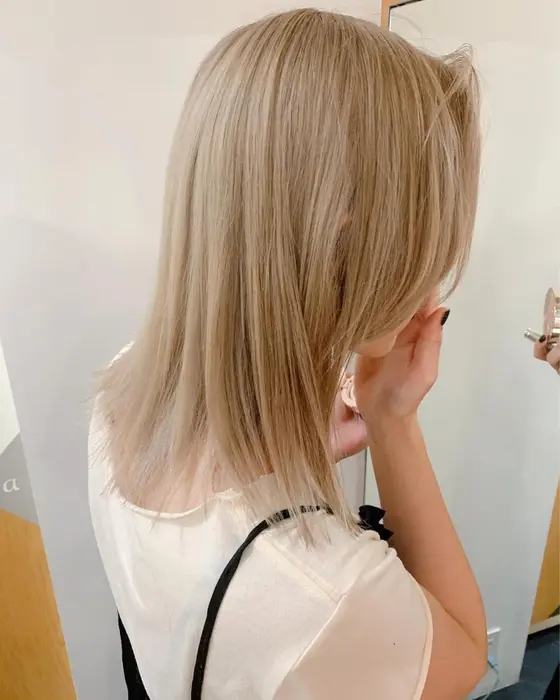ホワイトベージュ オレンジヘアからワンブリーチ 最小限のケアブリーチとブリ Qilt Lim所属 森 吉紀のヘアカタログ ミニモ