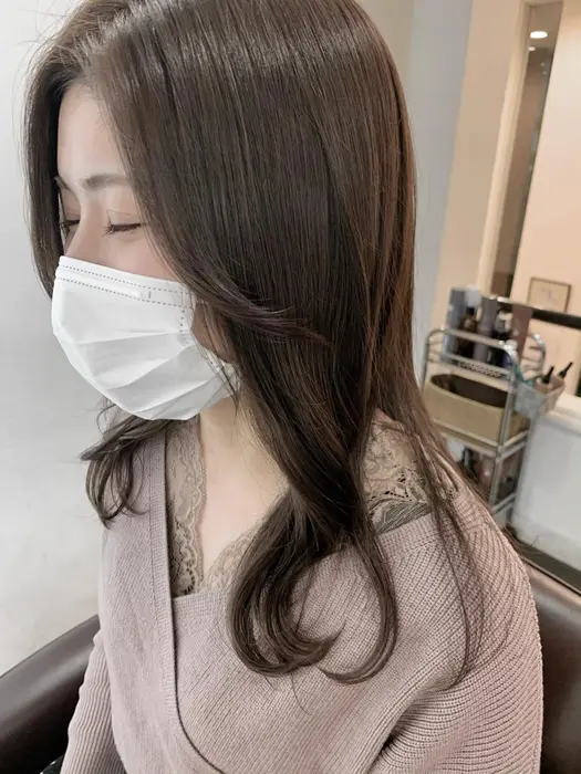 顔周りはレイヤーを入れて 今流行りの韓国風に カラーはアッシュベージュです Verbena所属 ハイライト 艶カラー 大河シンジのヘアカタログ ミニモ