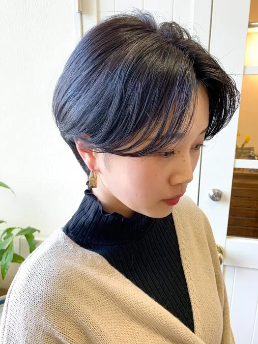 ブリーチで明るく整えた髪に ダークネイビーブルー のカラーをのせました シンプルでハンサムな かっ Union所属 Union店長 井戸 寛之のヘア カタログ ミニモ