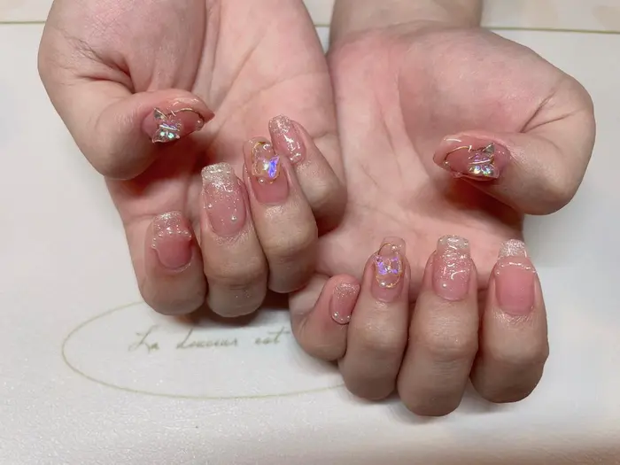 可愛いデザイン 夏ネイル ピンク系 蝶々 エン所属 エン Nail Salonのネイルデザイン ミニモ 可愛いデザイン 夏ネイル ピンク系 蝶々 エン所属 エン Nail Salonのネイルデザイン ミニモ