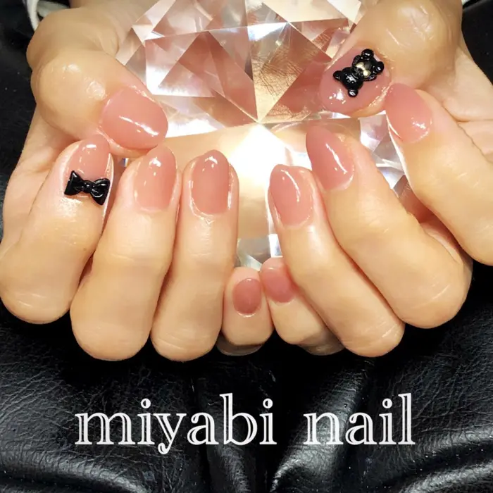 ピンクブラウン ブラックベア ブラックリボンが可愛い 持ち込みデザイン デザイン自由 ピン 自宅サロン Miyabi Nail所属 Miyabi Nail 桂川駅近くのネイルデザイン ミニモ